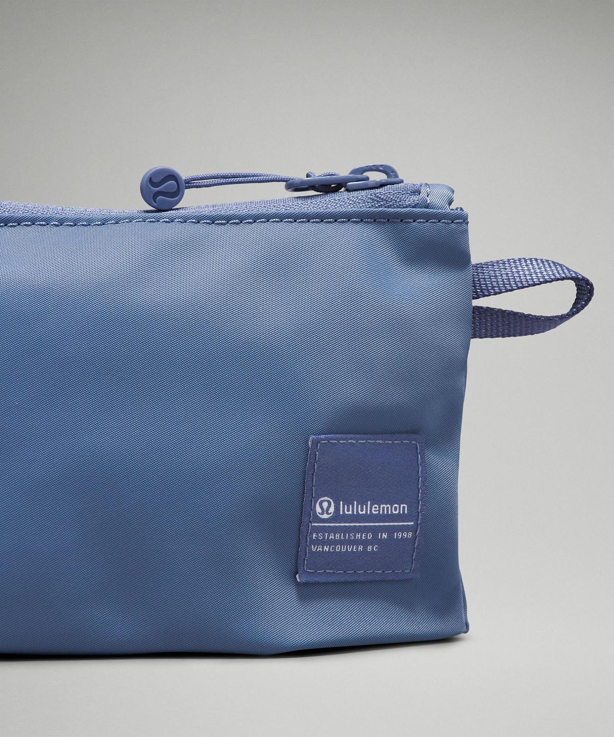 Portefeuilles Et Pochettes Lululemon Lightweight Pouch Bag Vert Rose Bleu | FR_LuLu16120