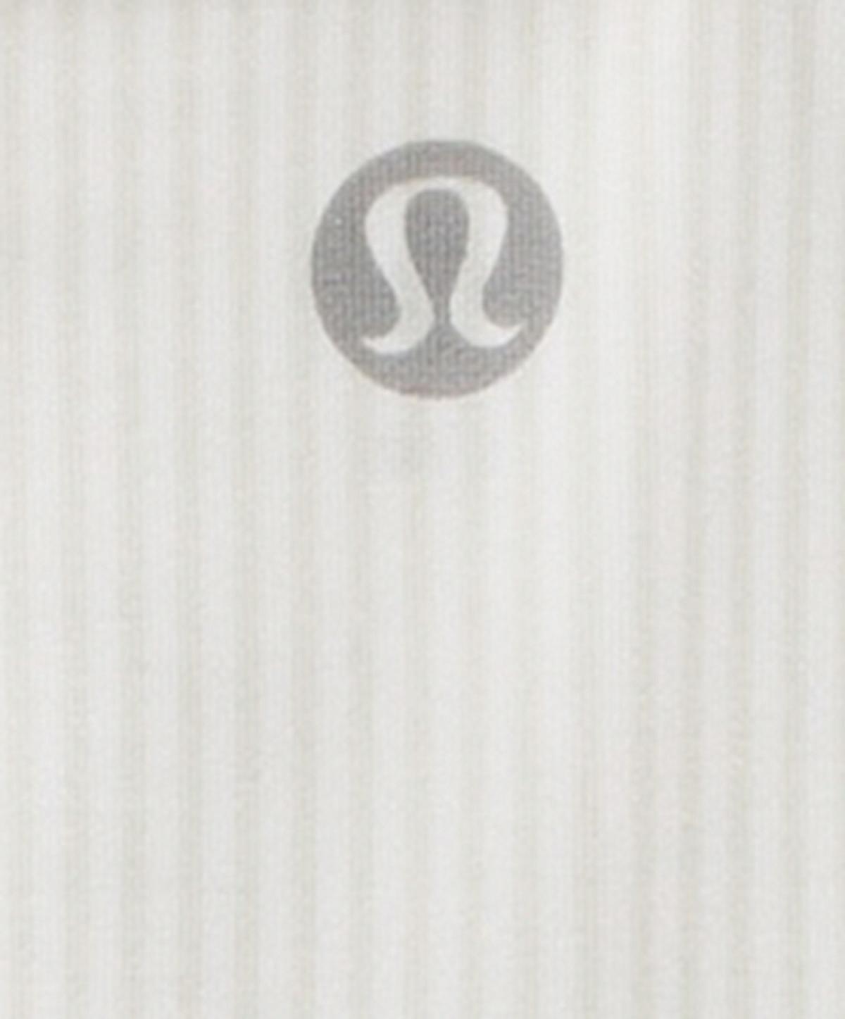 Sous Vêtement Lululemon InvisiWear Mid-Rise Thong Femme Stripes Blanche Noir Bleu | FR_LuLu77391